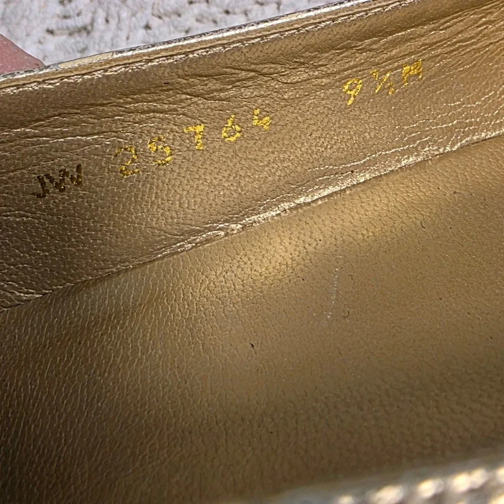 Stuart Weitzman bow panels been
